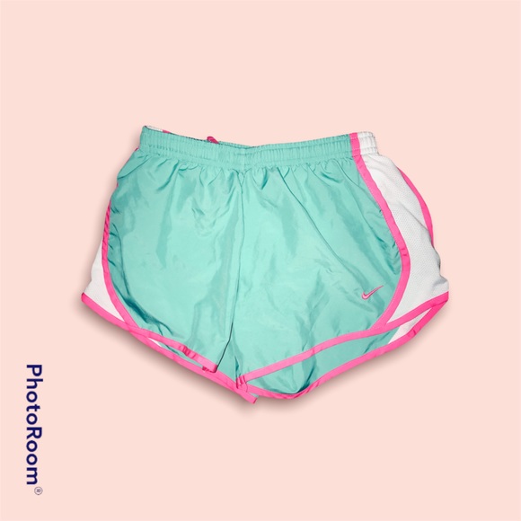 Sold as a lot for 100$ firm all listed is included Nike size small and medium - Picture 8 of 11